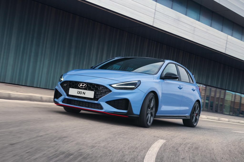 Ljusblå Hyundai i30N design prestanda