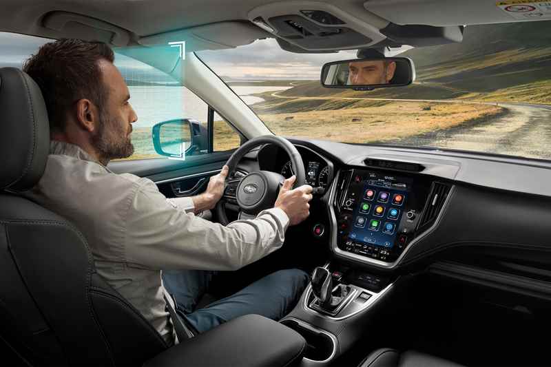 Man kör Subaru Outback ansiktsigenkänning