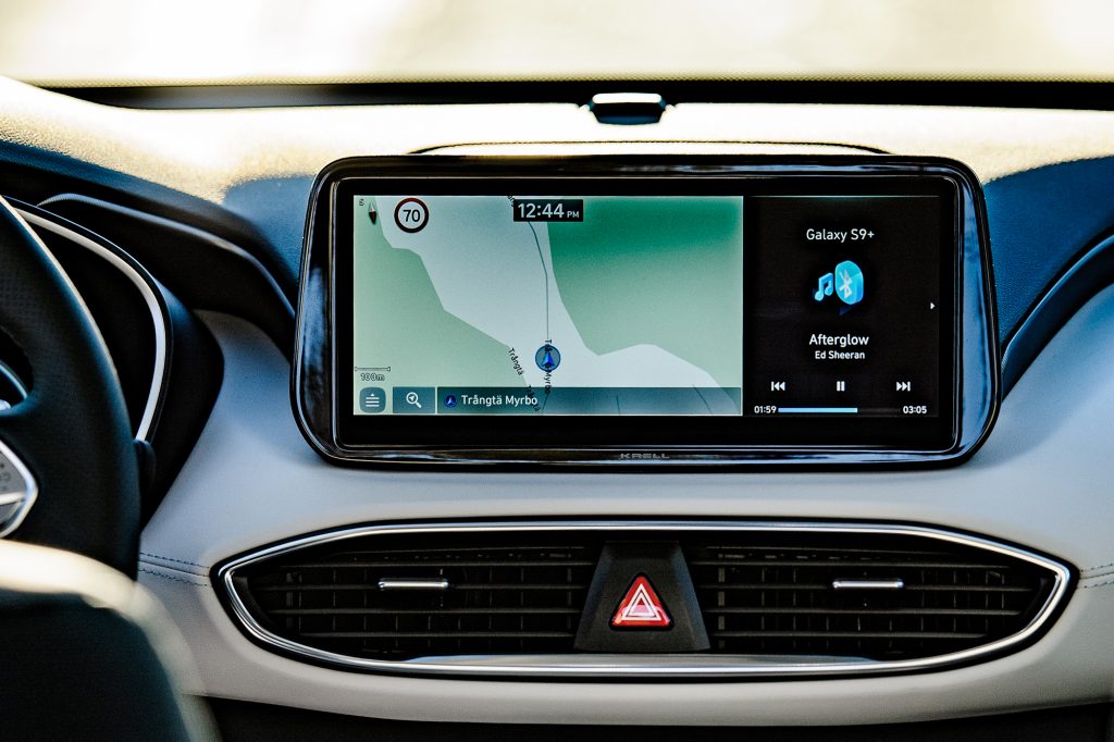 10.25" pekskärm Santa fe plugin Hybrid uppkoppling