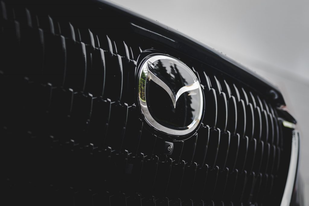 Mazda CX-60 grill och emblem