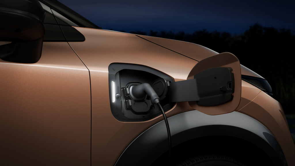 Kopparfärgad Nissan Ariya laddlucka