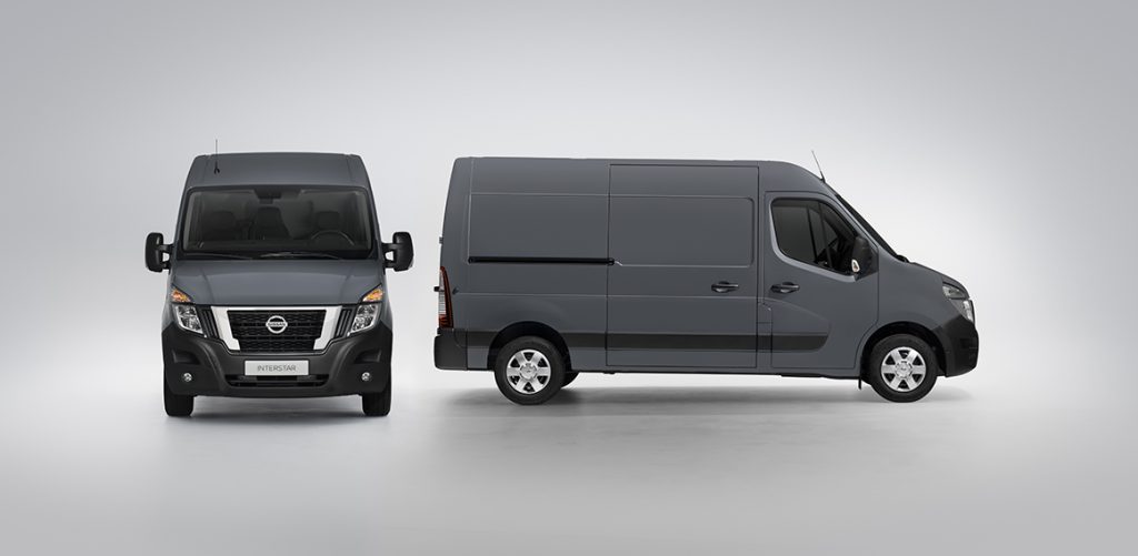 Nissan Interstar rakt framifrån och från sidan