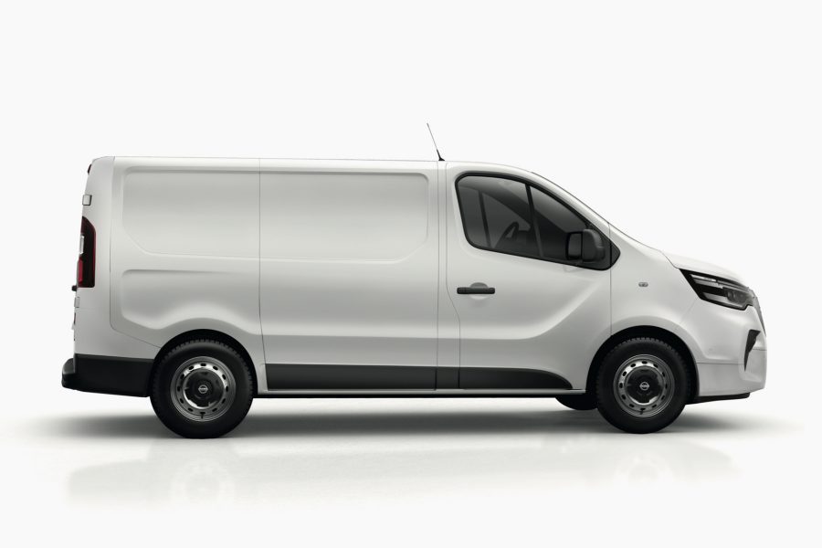 Vit Nissan Primastar skåp
