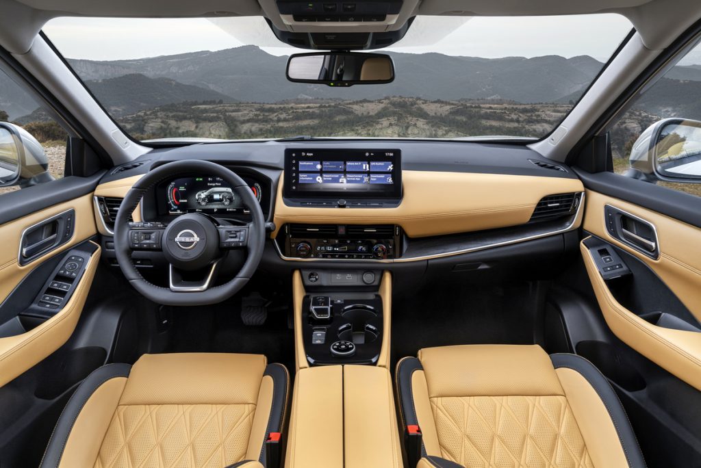 Nissan X-trail interiörbild framsäten och instrumentering