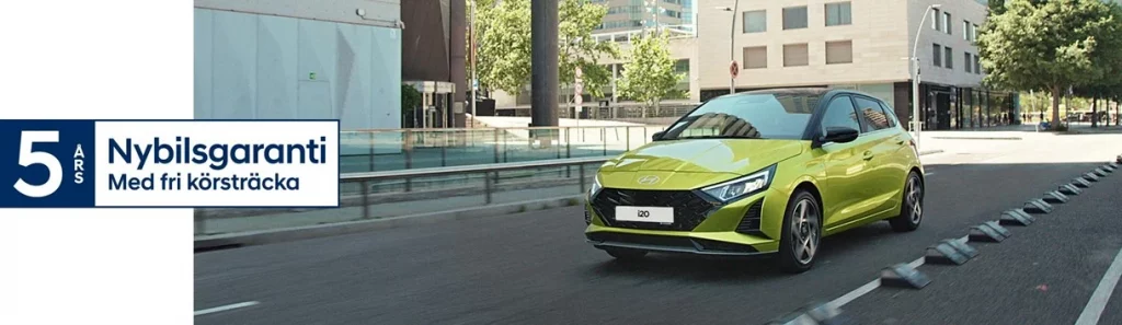 En Hyundai i20 i färgen Lucid lime med 5 års garanti text