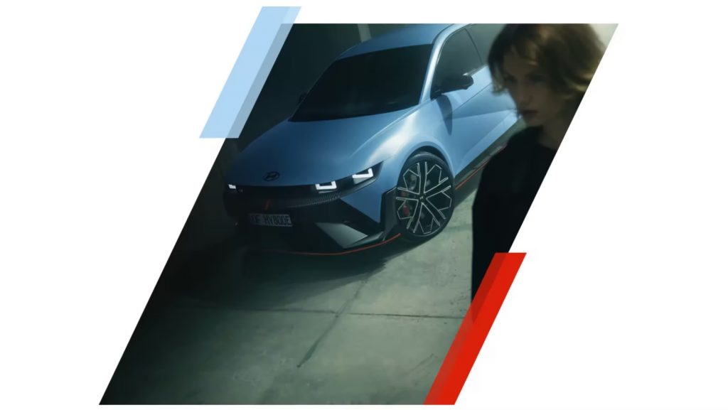 Hyundai IONIQ 5 N i matt ljusblå färg parkerad