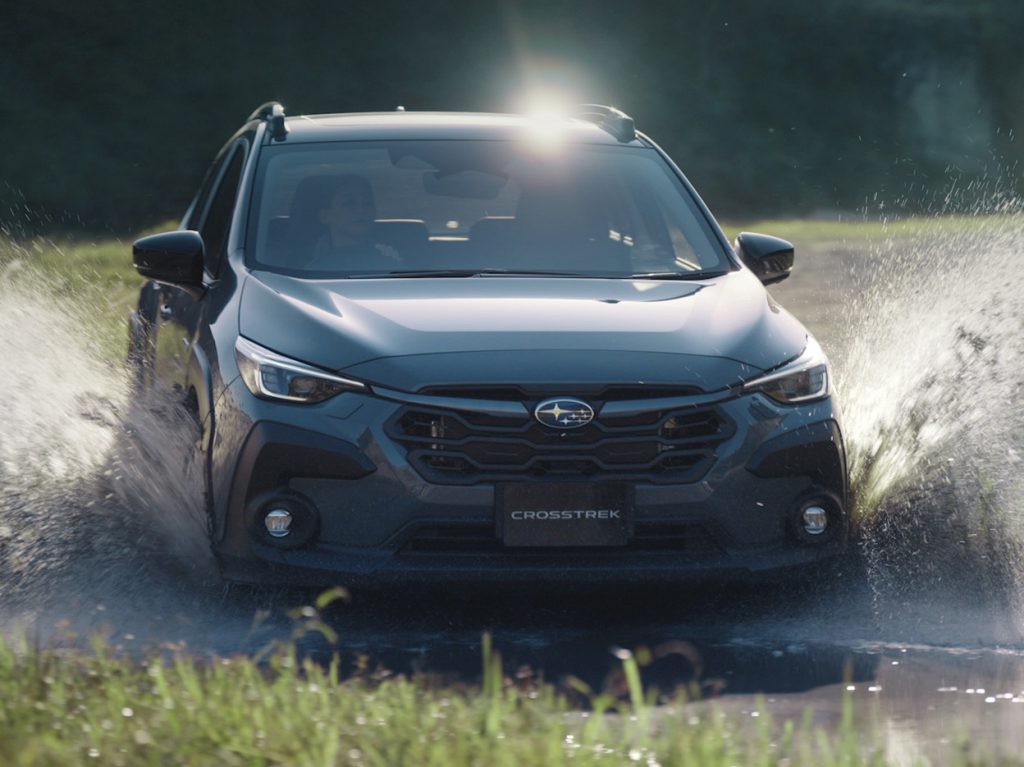 Crosstrek kör i vatten