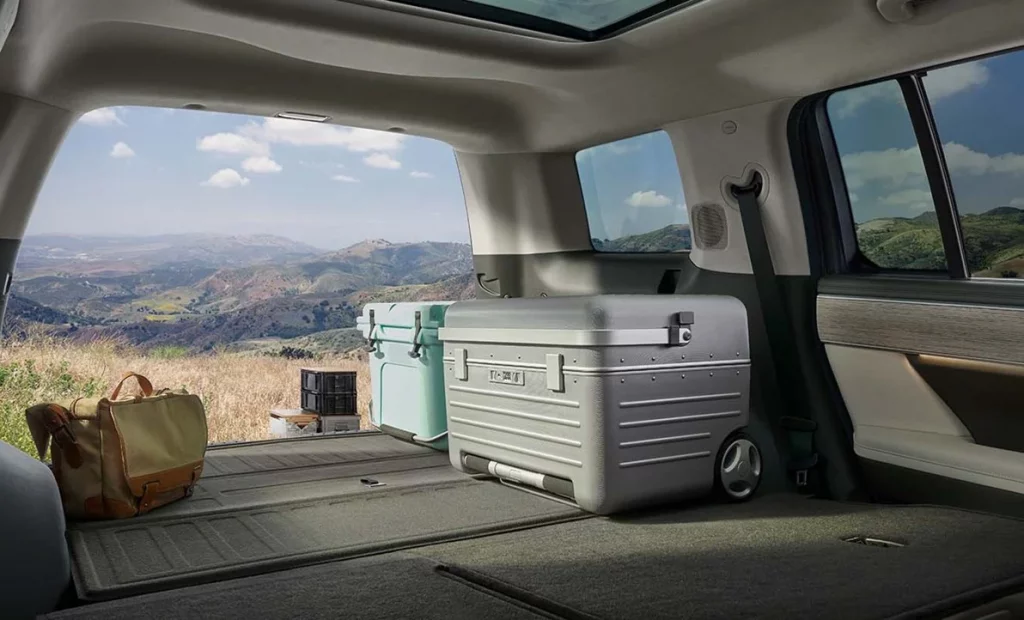 Helt nya SANTA FE Plug-in Hybrid bagageutrymme med kylbagar