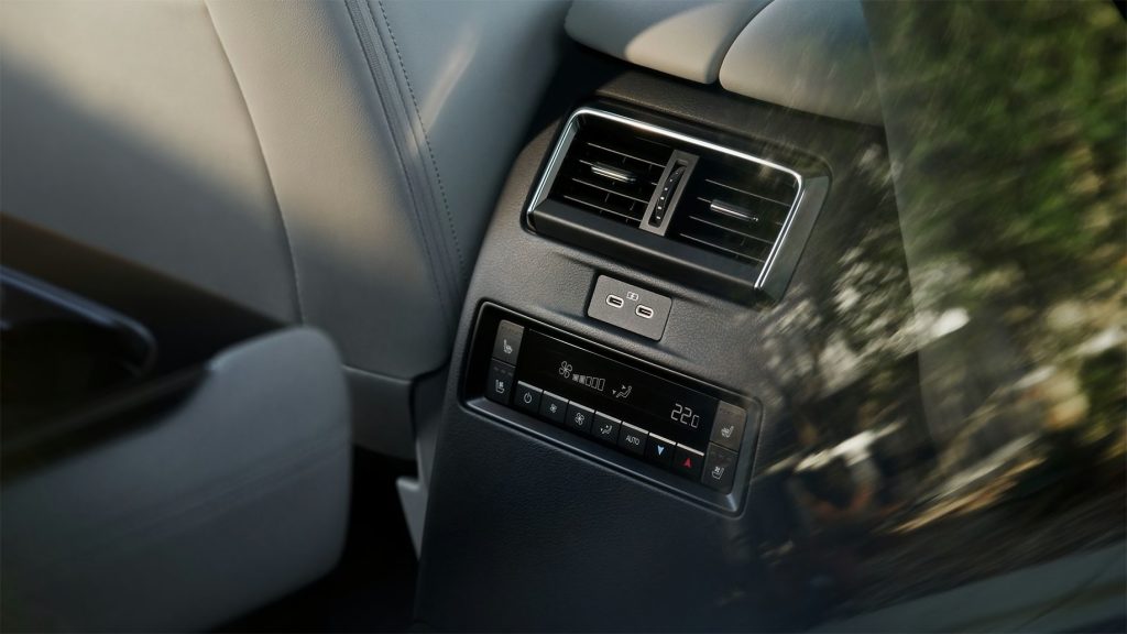 Mazda CX-80 detaljbild klimatanläggning med tre zoner