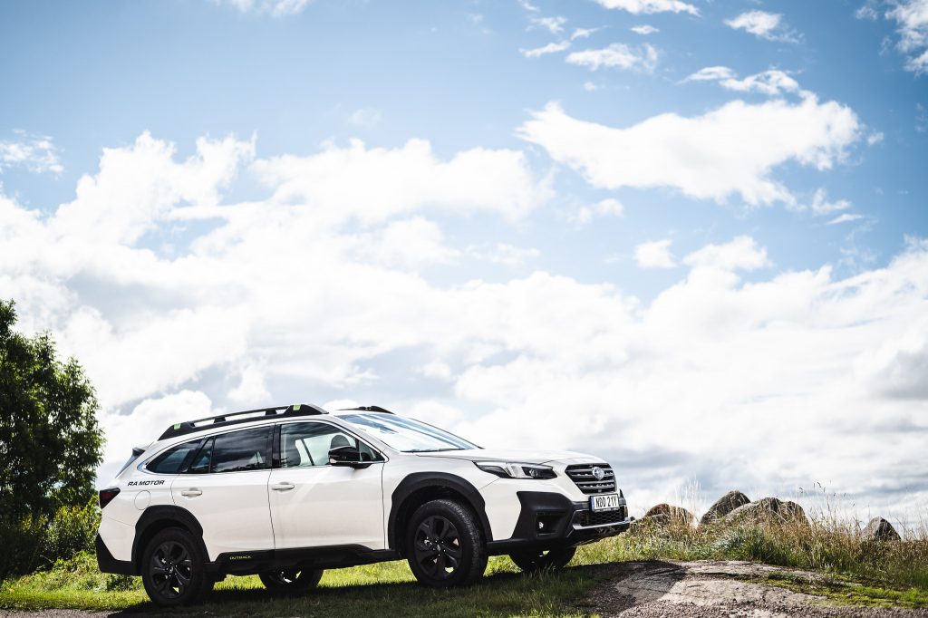 Subaru Outback i vit färg