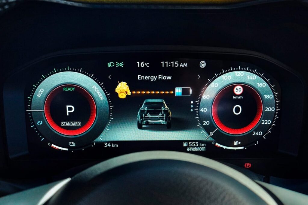 Nissan Juke digital intrumentering - Hybrid Energy Flow